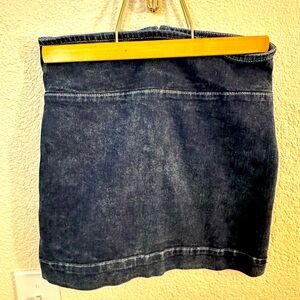 Guess Stretch Denim Mini Skirt. Size XS.